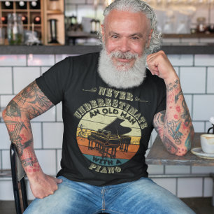 Camiseta Nunca subestime um Velho Homem - Piano