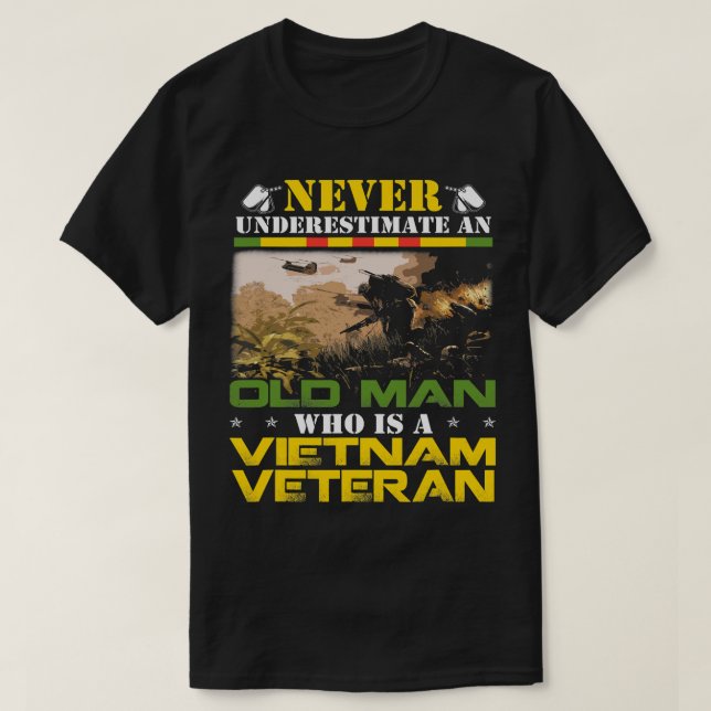 Camiseta Nunca subestime um VELHO HOMEM Vietname Gordura Ve (Frente do Design)