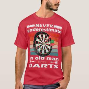 Camiseta Nunca subestime um velho jogando dardos