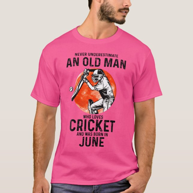 Camiseta Nunca Subestime Um Velho Que Ame Cricket J (Frente)