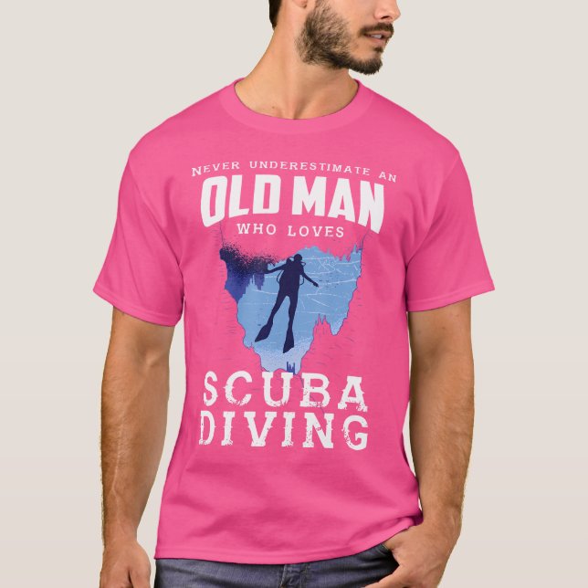 Camiseta Nunca Subestime Um Velho Que Ame Scuba Div (Frente)