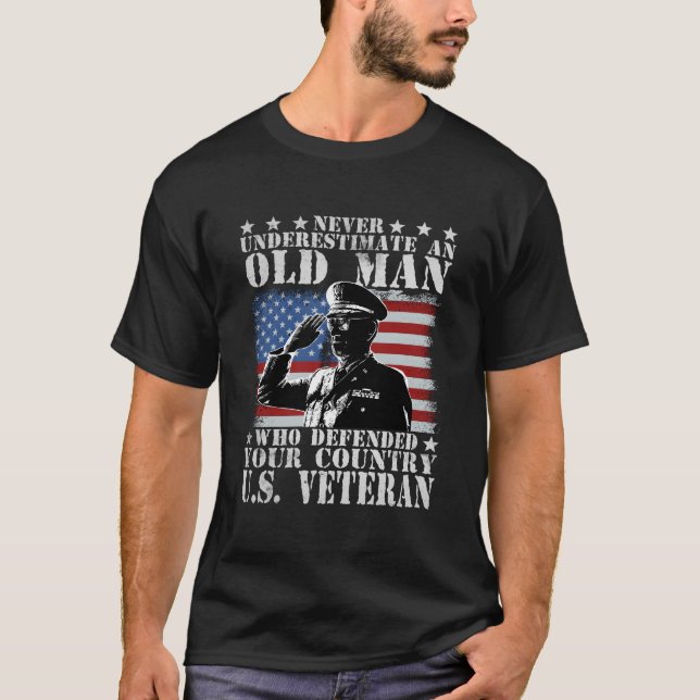 Camiseta Nunca Subestime Um Velho Que Defendeu Sua Contagem (Frente)