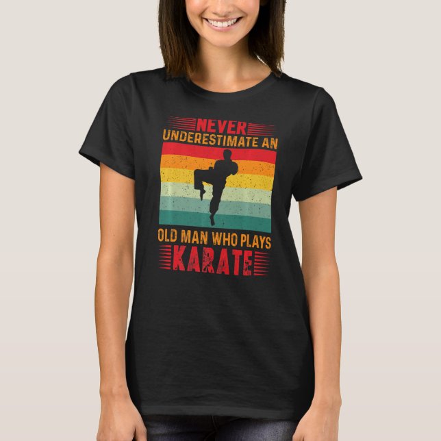 Camiseta Nunca Subestime Um Velho Que Joga Karate Pl (Frente)