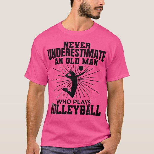 Camiseta Nunca Subestime Um Velho Que Joga Voleibol (Frente)