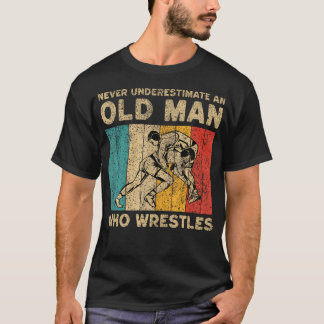 Camiseta Nunca Subestime um Velho que Luta Luta