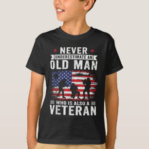 Camiseta Nunca Subestime Um Velho Que Também Seja Um Veter