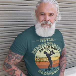 Camiseta Nunca subestime um Velho - Saxofone