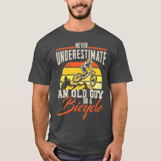 Camiseta Nunca Subestime Uma Cara Antiga Em Um Ciclo De Bic