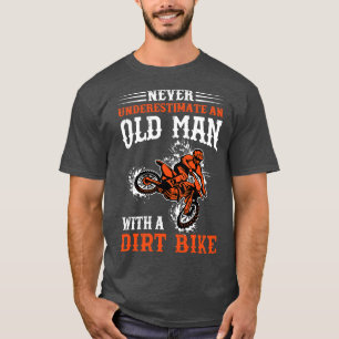 Camiseta Nunca subestime uma Cara antiga em uma bicicleta 1