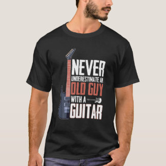 Camiseta Nunca Subestime Uma Cara Velha Com Um Violão
