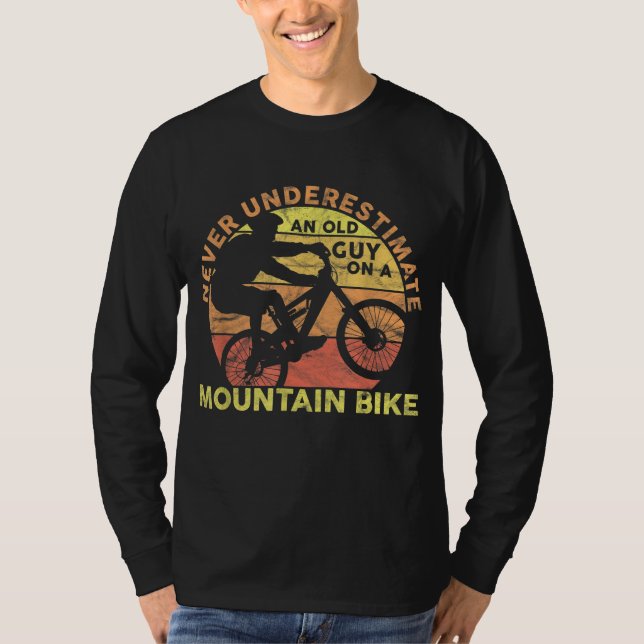 Camiseta Nunca Subestime Uma Cara Velha Numa Bicicleta De M (Frente)