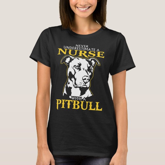 Camiseta Nunca Subestime Uma Enfermeira Com Um Pitbull (Frente)