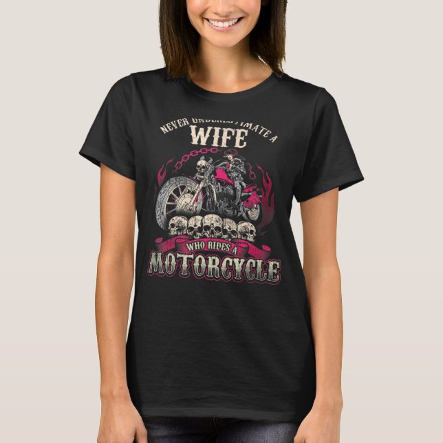 Camiseta Nunca Subestime Uma Esposa Que Dirige Uma Moto (Frente)
