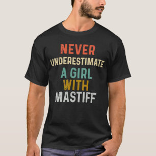 Camiseta Nunca subestime uma garota com um cachorro de Mast