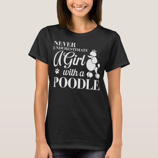 Camiseta Nunca subestime uma garota com um poodle (Frente)