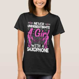 Camiseta Nunca subestime uma garota com um saxofone saxofon