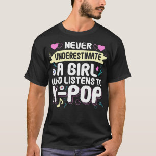 Camiseta Nunca Subestime Uma Garota Que Escuta O KPop