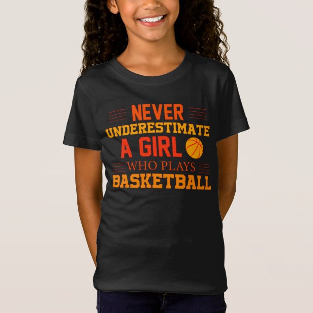 Camiseta Nunca Subestime Uma Garota Que Joga Basquete (Frente)