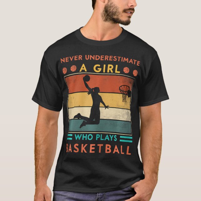 Camiseta Nunca Subestime Uma Garota Que Joga Gi De Basquete (Frente)