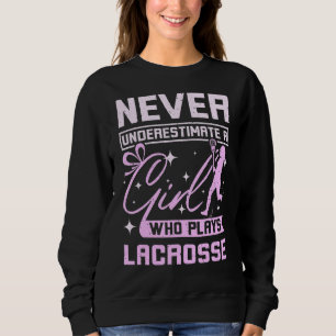 Camiseta Nunca subestime uma garota que joga Lacrosse