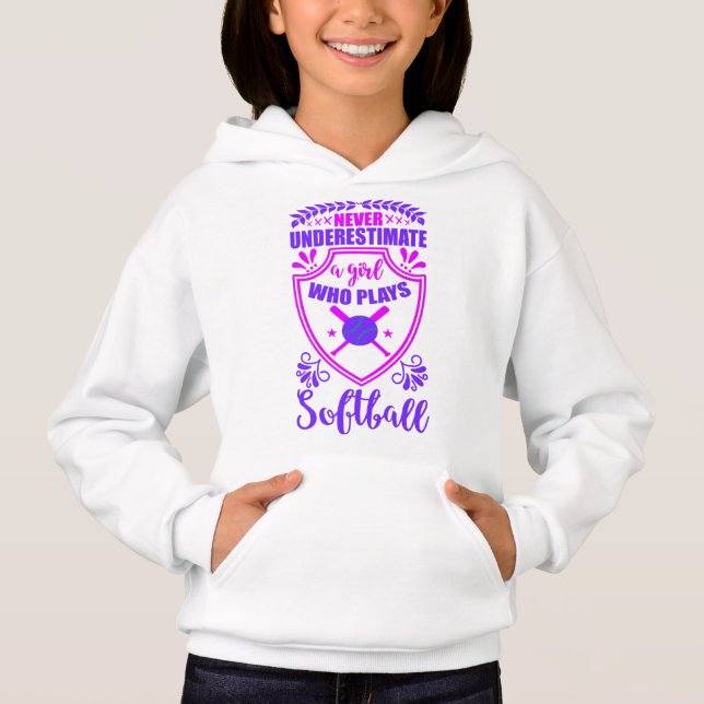 Camiseta Nunca Subestime Uma Garota Que Joga Softball (Frente)