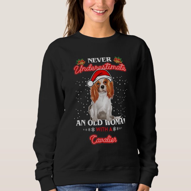 Camiseta Nunca Subestime Uma Idosa Com Um Cavalier (Frente)