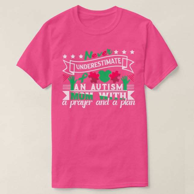Camiseta Nunca subestime uma mãe autista com uma oração e (Frente do Design)