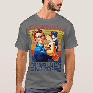 Camiseta Nunca subestime uma moça de gato infantil que vota