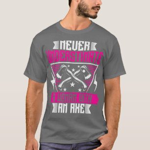 Camiseta Nunca subestime uma mulher com um Ax Engraçado
