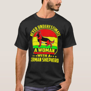 Camiseta Nunca Subestime Uma Mulher Com Um German shepherd