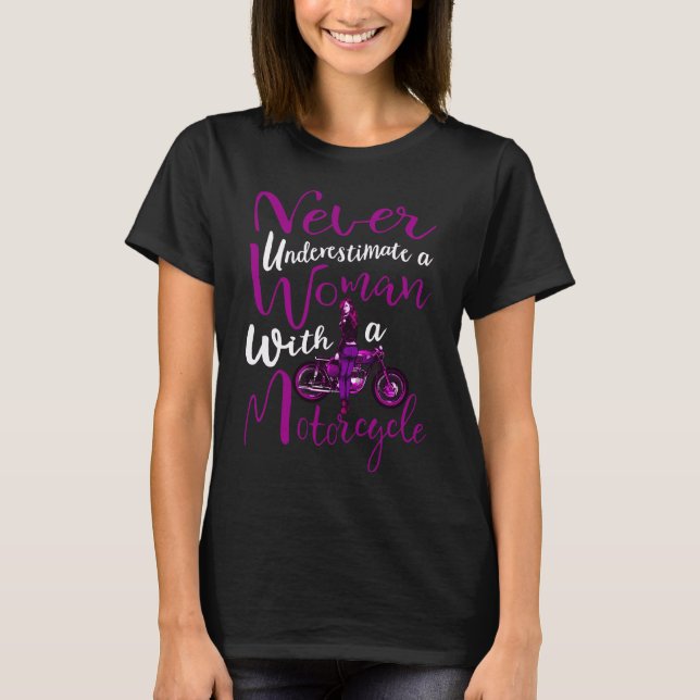 Camiseta Nunca subestime uma mulher com um presente de moto (Frente)