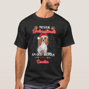 Camiseta Nunca Subestime Uma Mulher Idosa Com Um Cavalier