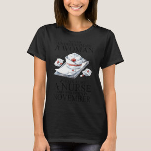Camiseta Nunca Subestime Uma Mulher Que É Nascer De Enferme
