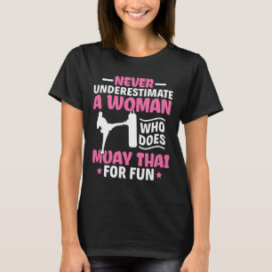 Camiseta Nunca Subestime Uma Mulher Tailandesa Boxando Muay