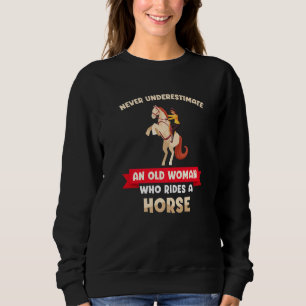 Camiseta Nunca Subestime Uma Mulher Velha Que Dirige Um Cav
