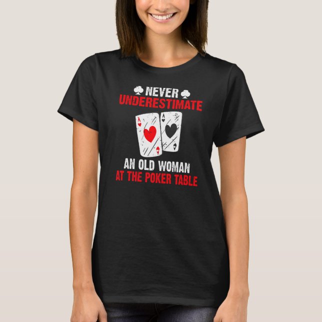 Camiseta Nunca subestime uma velha mulher na mesa do Poker (Frente)
