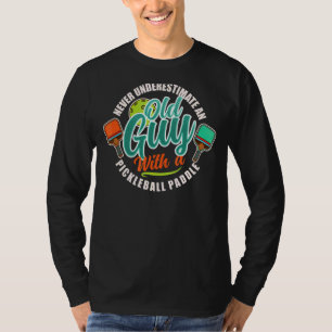Camiseta Nunca Subestime Uma Velhinha Com Uma Bola