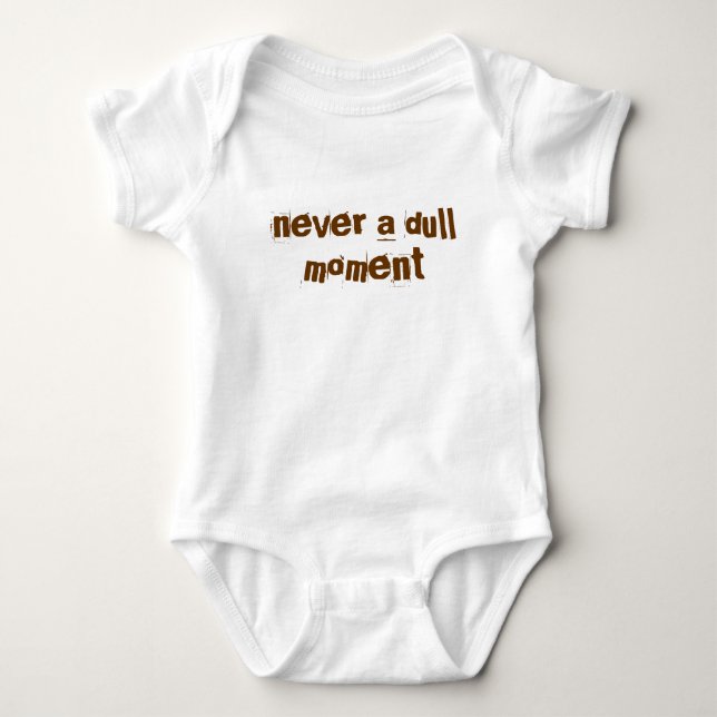 Camiseta "nunca um momento de tédio" (Frente)