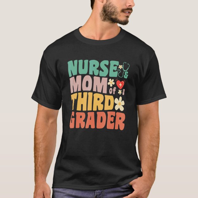 Camiseta Nurse and Mom of a Third Grader 1st Day of School  (Frente)