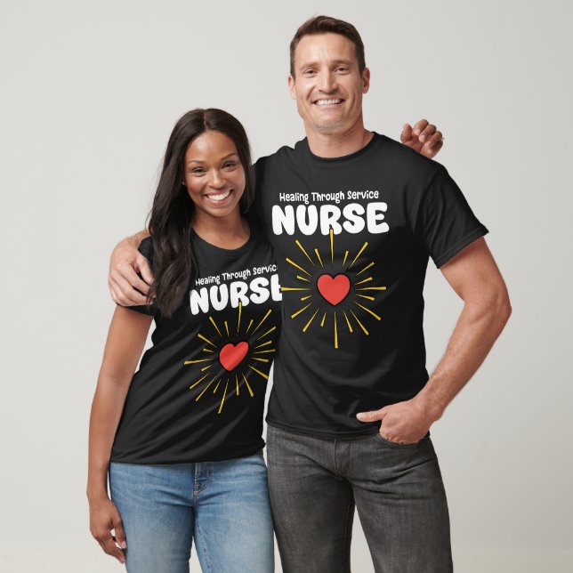 CAMISETA NURSE - HEALING THROUGH SERVICE (Unissex)