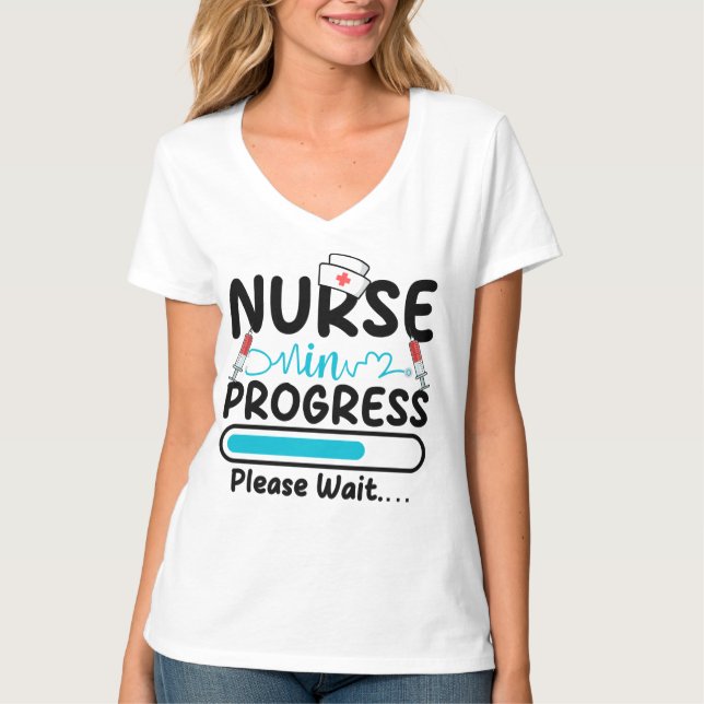 Camiseta Nurse in Progress Loading Women V-Neck (Frente)
