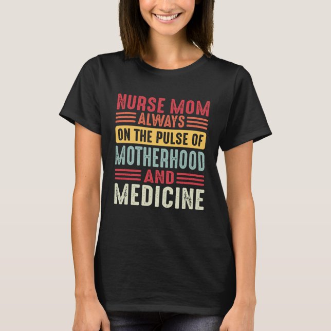 Camiseta Nurse Mom Always on The Pulse of motherhood & Medi (Frente)