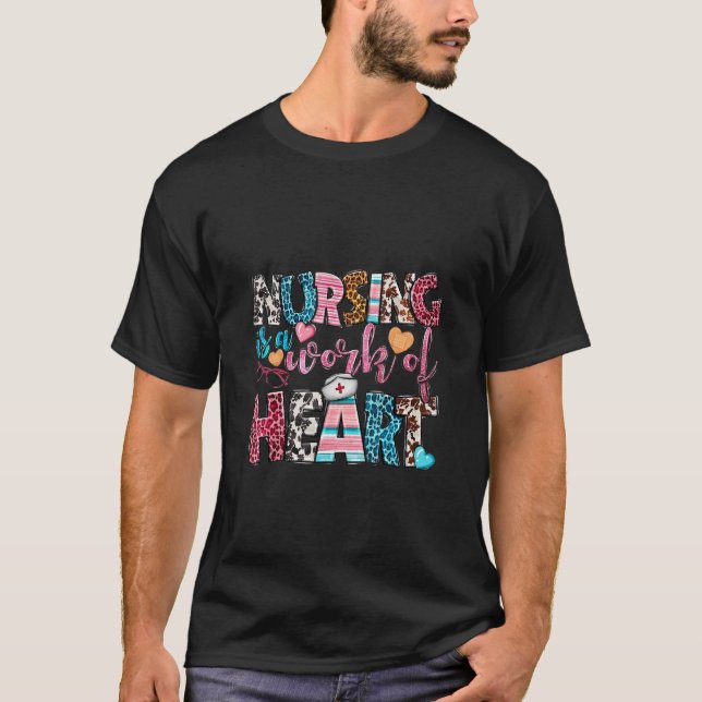 Camiseta Nursing Is A Work Of Heart Nurses Week Boho Wester (Frente)