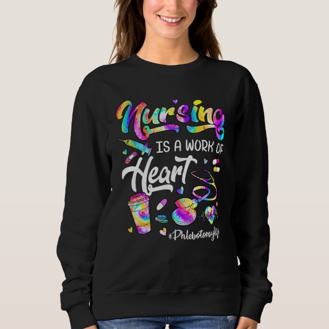 Camiseta Nursing Is A Work Of Heart Tie Dye Phlebotomy Life (Frente)