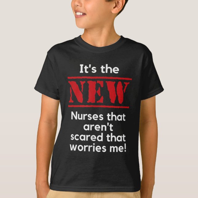 Camiseta Nursing Quote It's The New Nurses That E Me Rn Dnp (Frente)