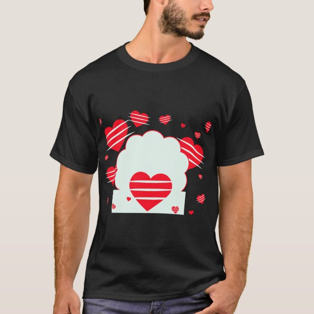 Camiseta 💖 ☁️ Nuvem do Amor: Edição de Corações Striped ❤️ (Frente)