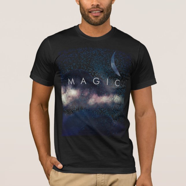 Camiseta Nuvens do Crescente Astronômico da Fantasia Mágica (Frente)