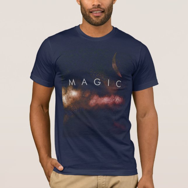 Camiseta Nuvens do Crescente Astronômico de Fantasia Dourad (Frente)