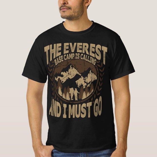 Camiseta O Acampamento De Base Everest Está Ligando E Eu Te (Frente)