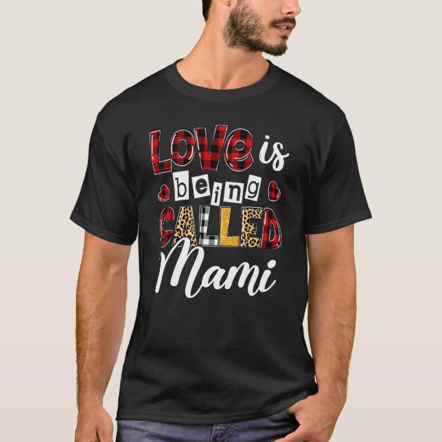 Camiseta O Amor De Heart Leopard Está Sendo Chamado De Mami (Frente)